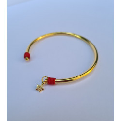 Kırmızı İp Detaylı Altın Kaplama Kelepçe Bileklik