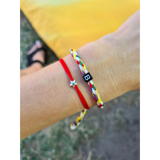 Örgü Küp Harf Bileklik ve Yeşil İp Yıldız Bileklik Kombin 