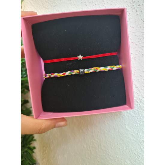 Örgü Küp Harf Bileklik ve Yeşil İp Yıldız Bileklik Kombin 